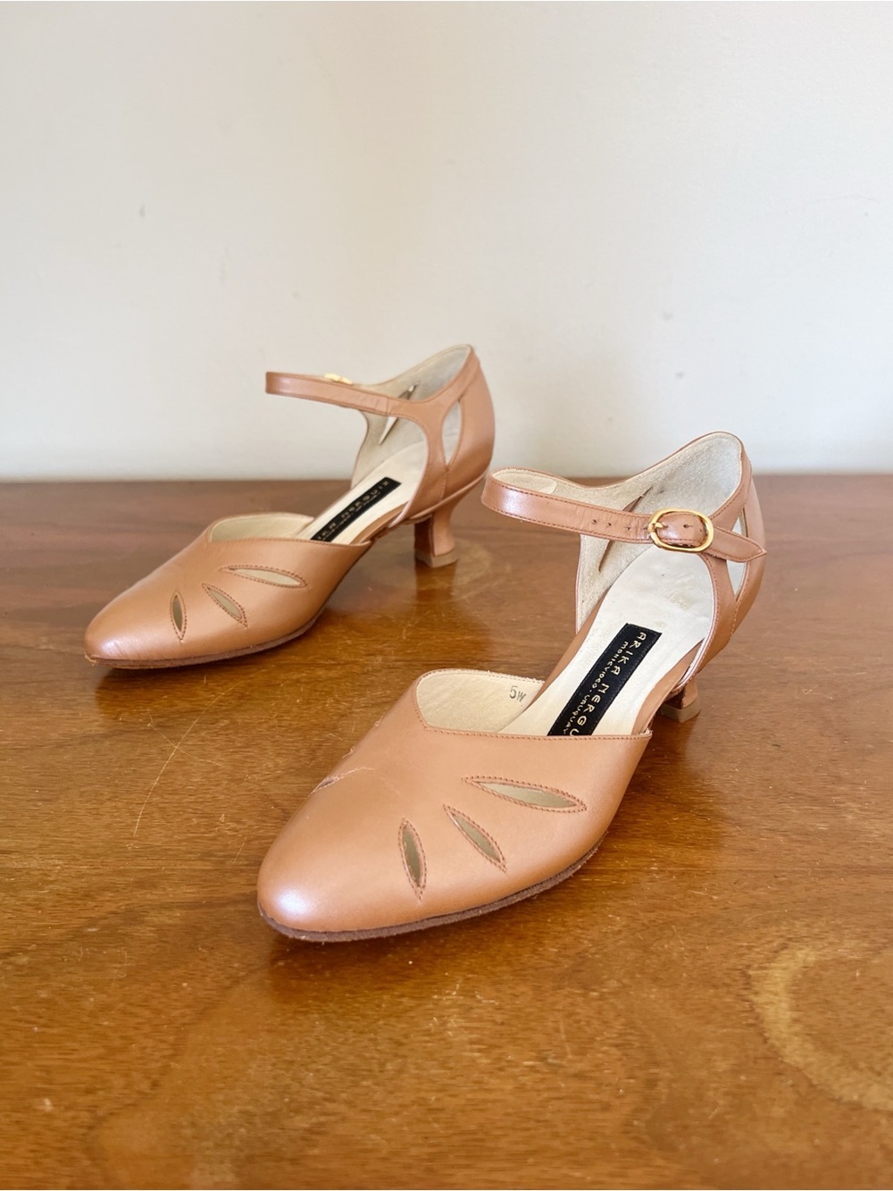 Arika Nerguiz • Alameda dance shoes Summer Peach leather tango heel pump retro